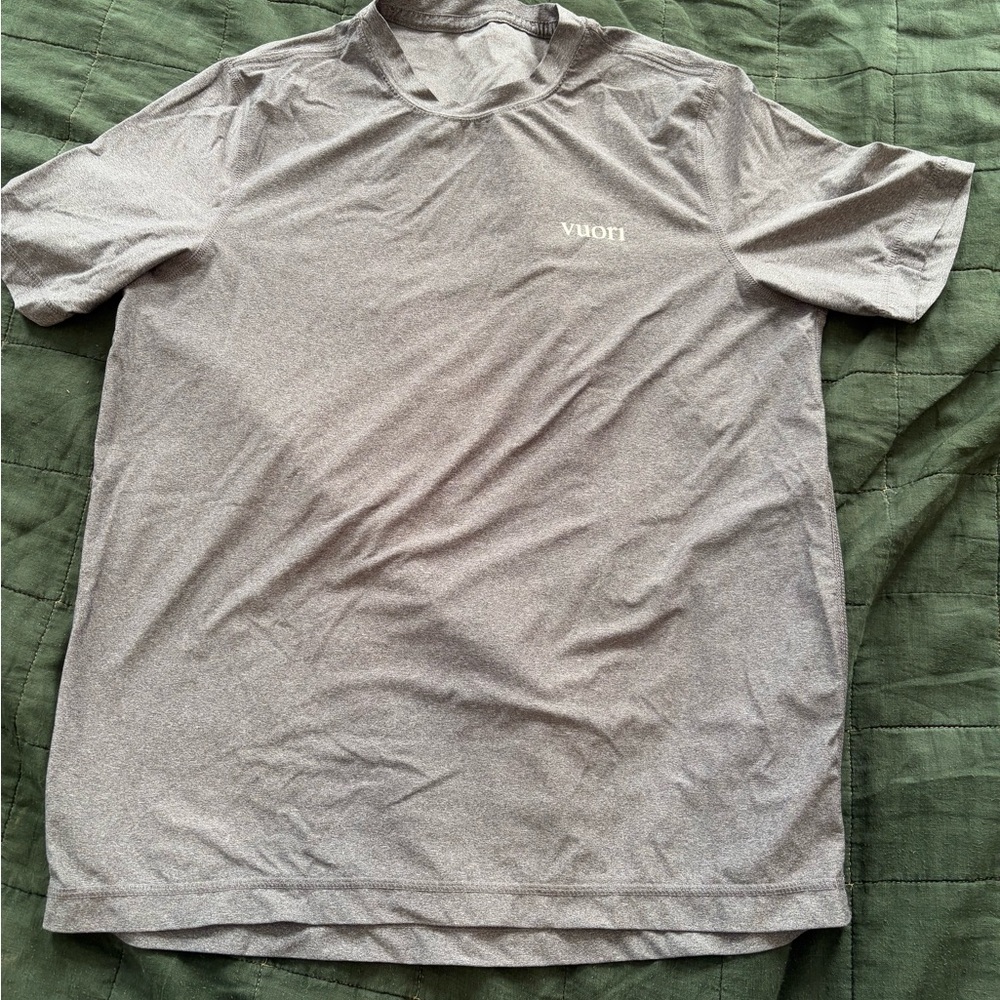 Vuori athletic tee shirt